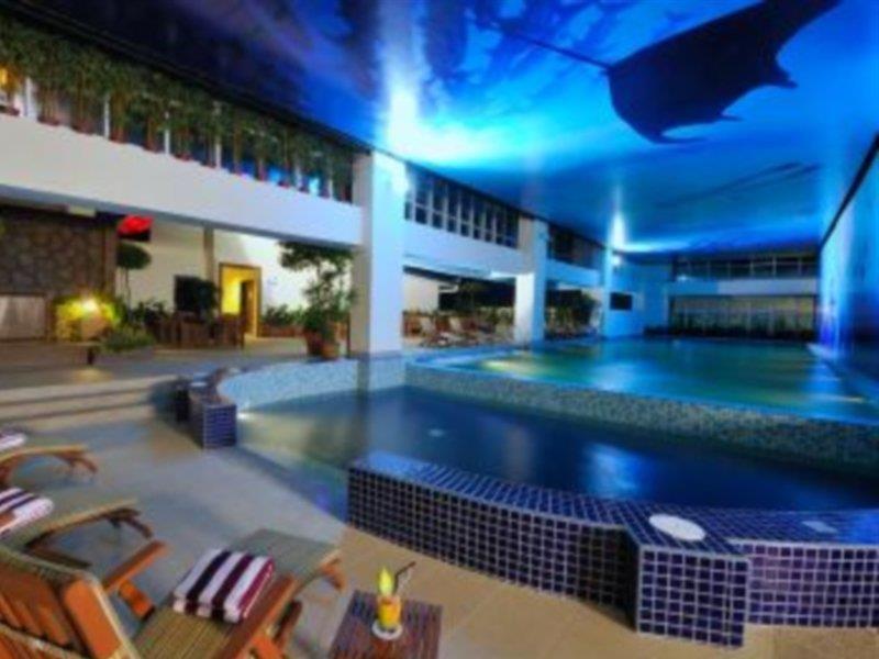 Grand Borneo Hotel Kota Kinabalu Exterior foto